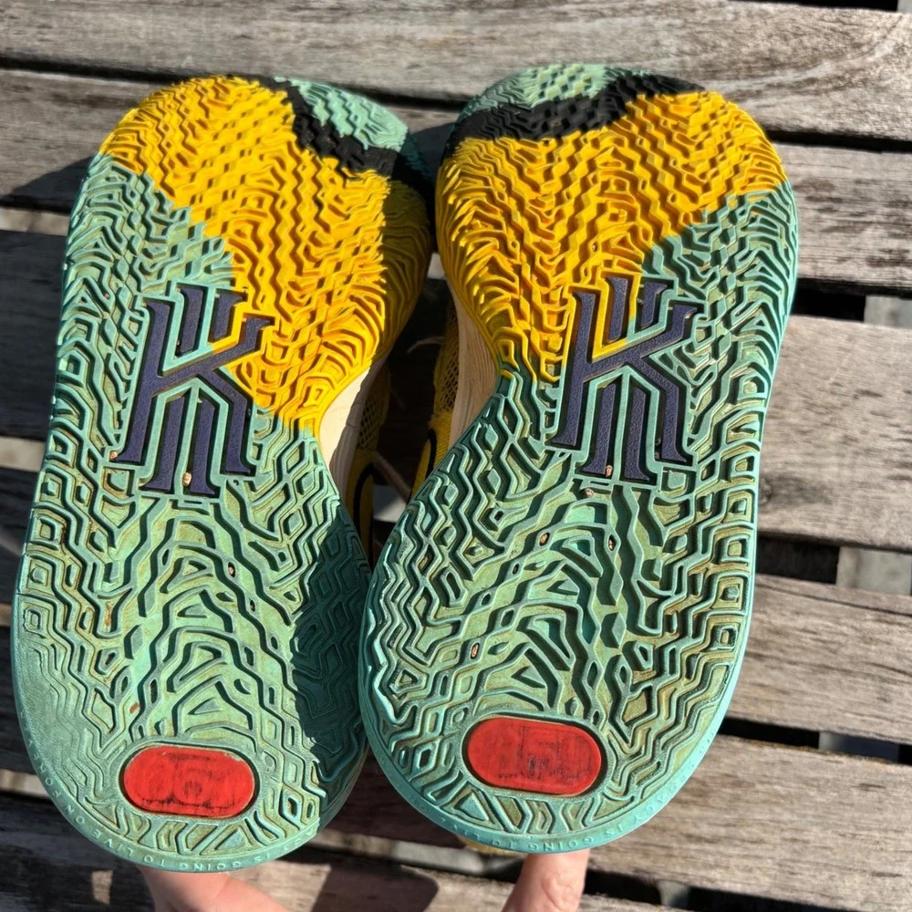 Streetwear Basketball Sneakers Nike Kyrie 7 1 World 1 People 4.5Y Yellow Mesh